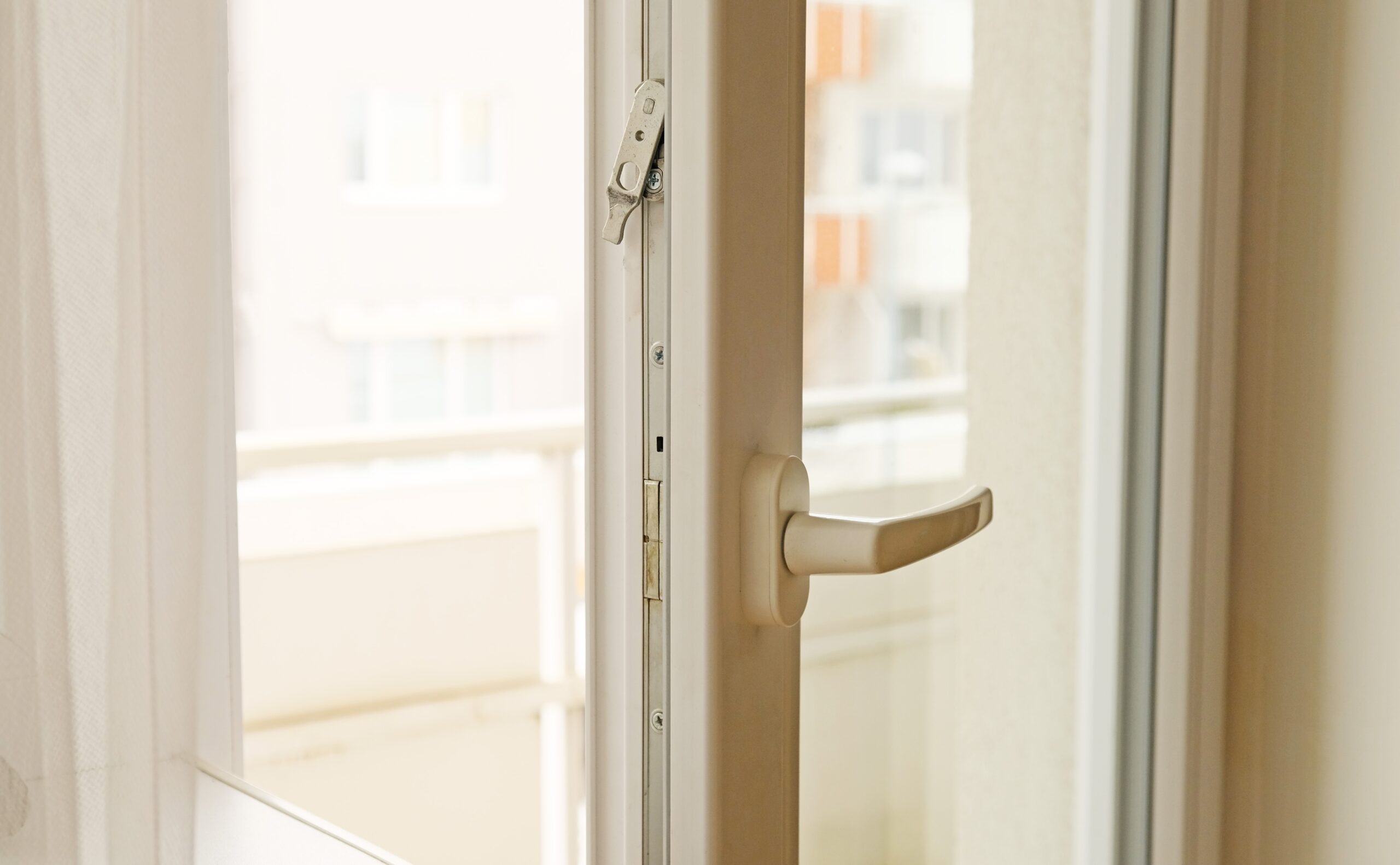 Porte-fenêtre coulissante – AMA Miroiterie, Anglet