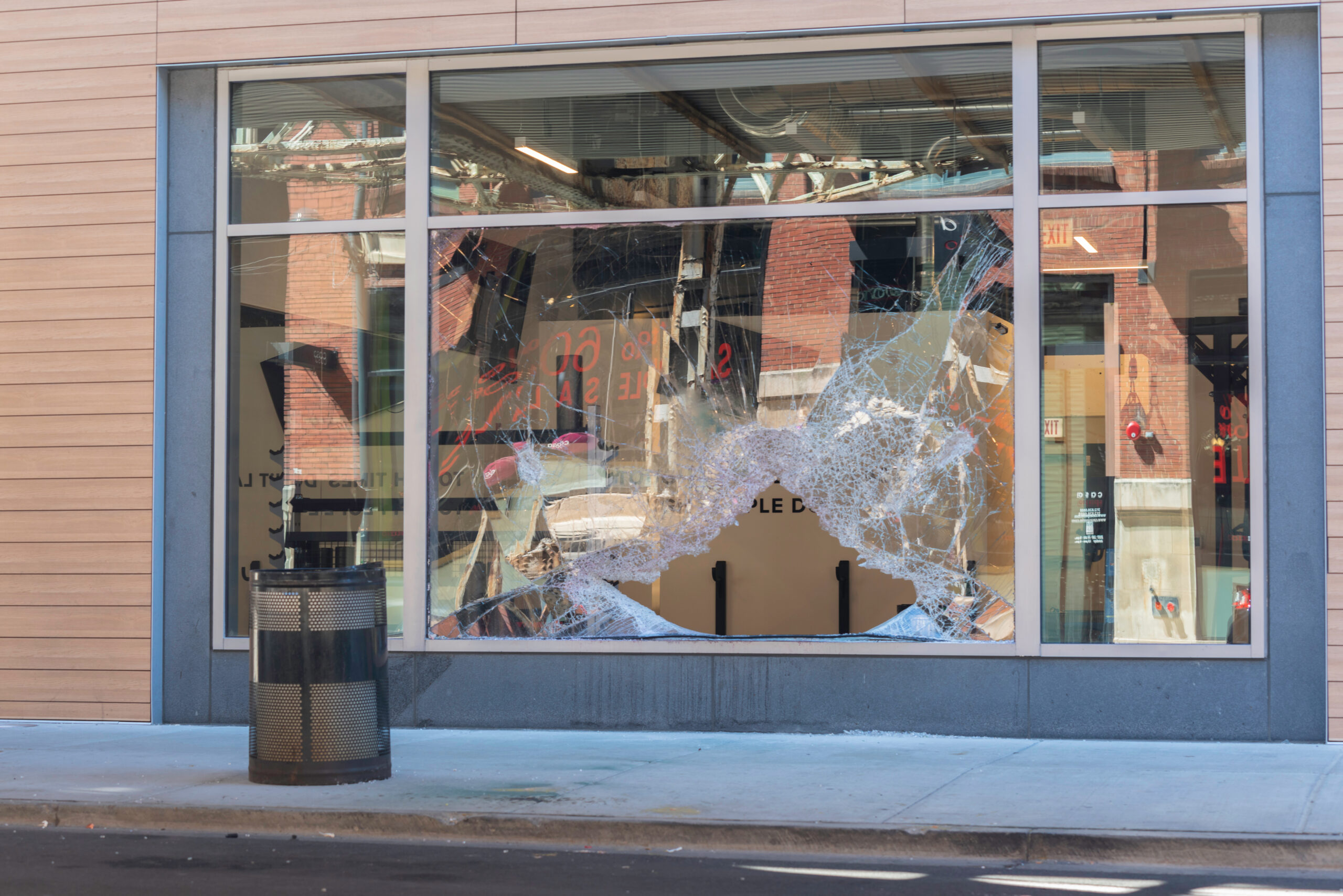 Réparation de vitrine – vitrine Hasparren